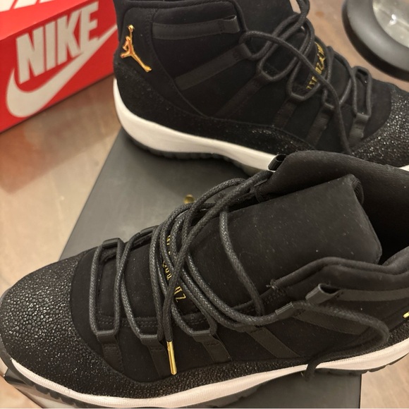 Air Jordan (GS) 11 Retro "HEIRESS BLACK STINGRAY" 2017 - Size 8Y / 9.5 Women - Picture 3 of 6